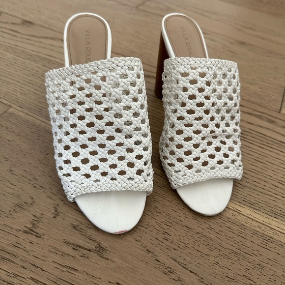 White heeled sandals with laser cut out design - Picture 4 of 5